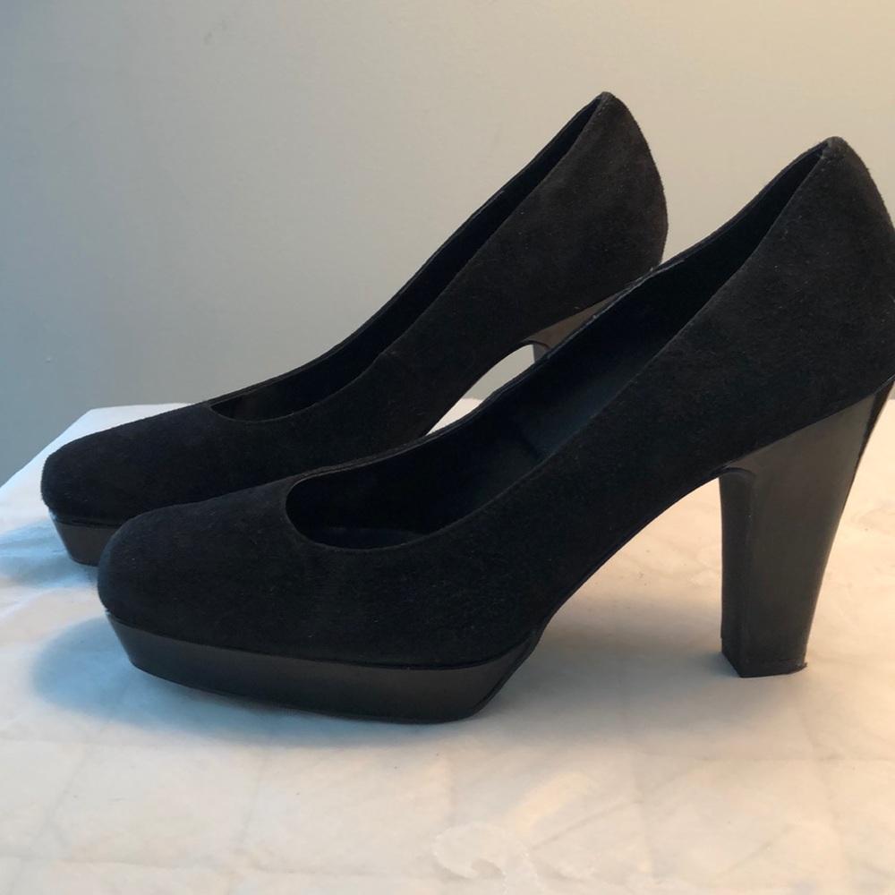 Vanelli black suede pumps